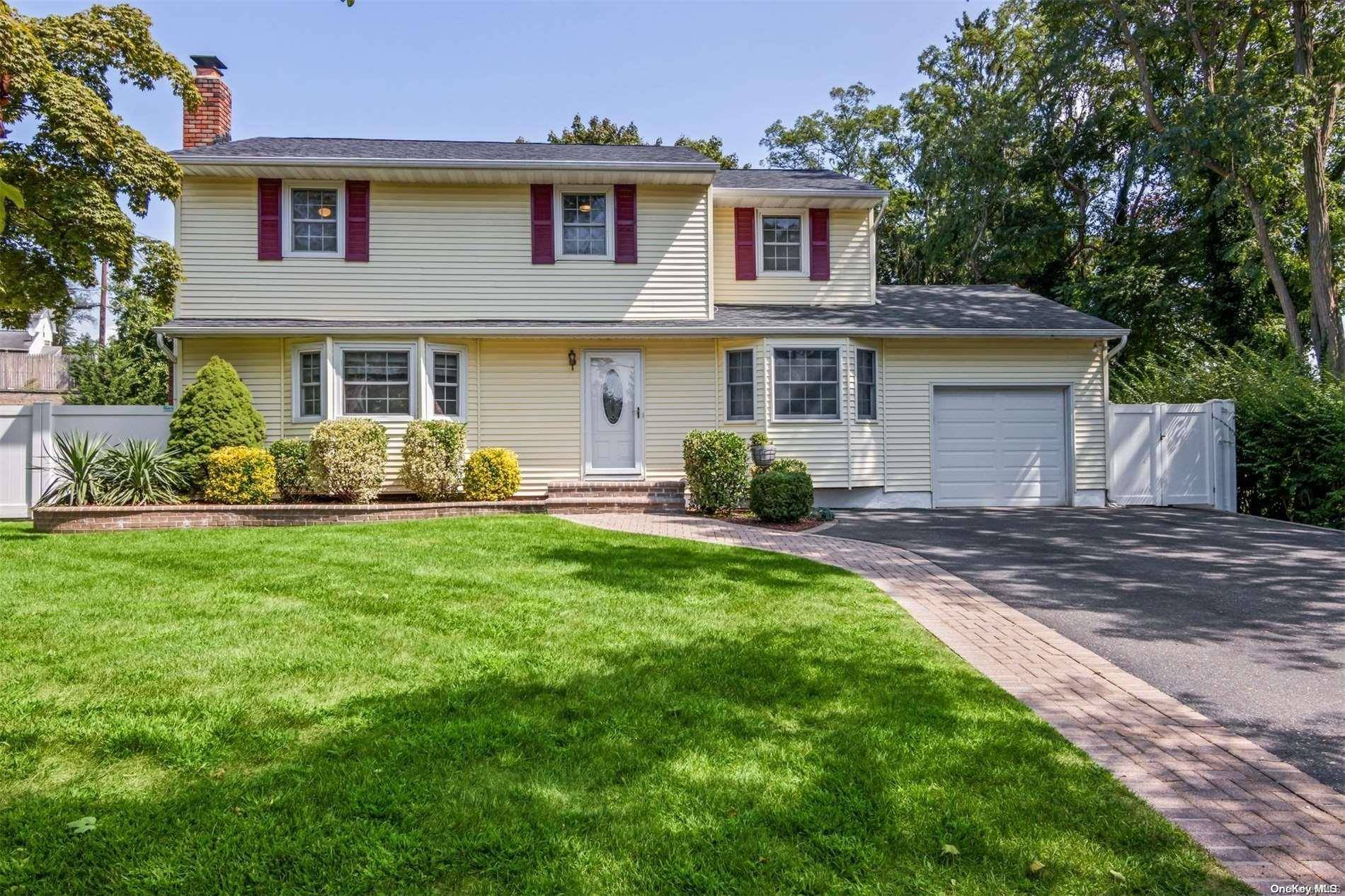 Smithtown, NY 11787,3 Barry LN