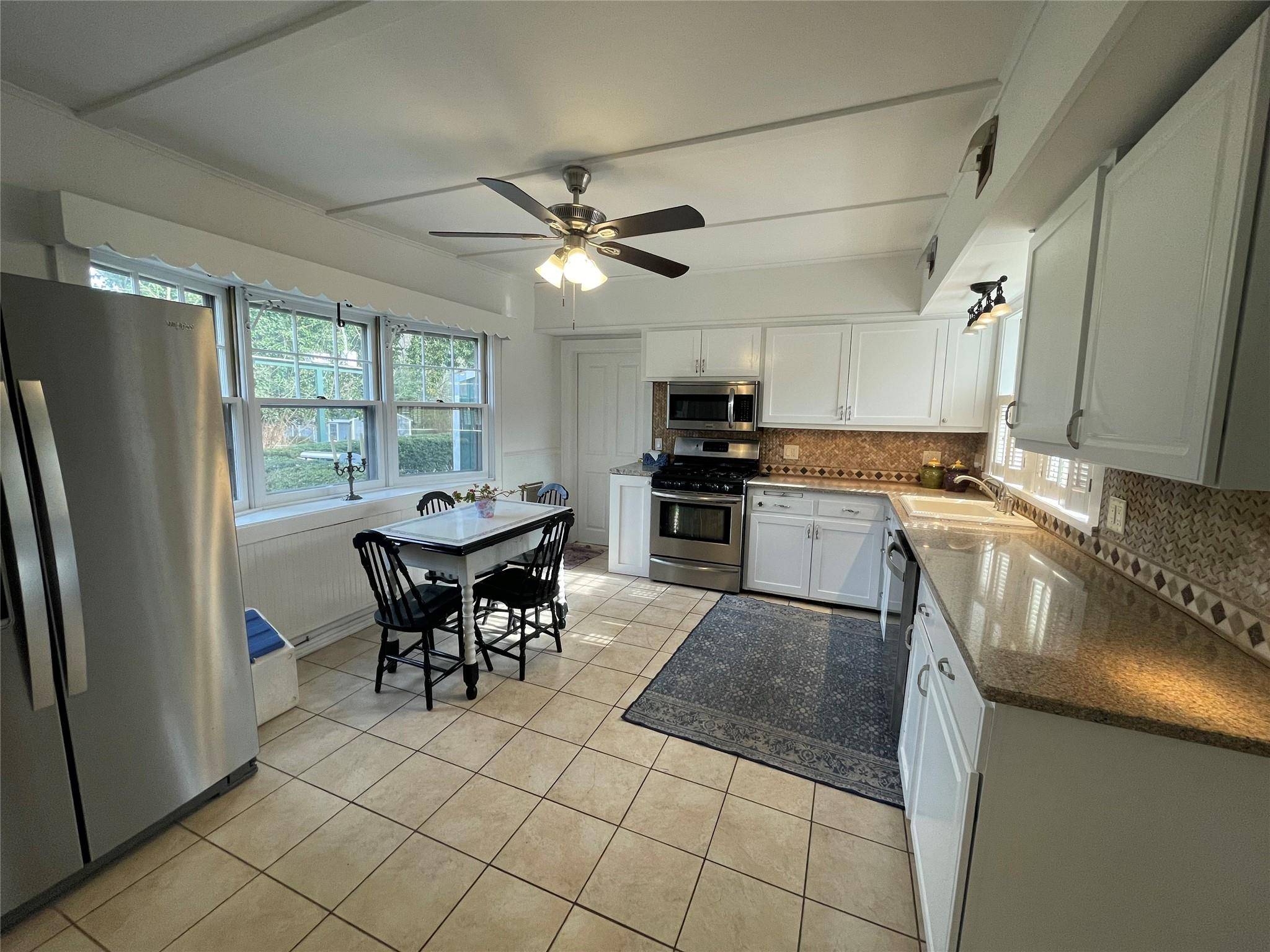 Remsenburg, NY 11960,190 S Country RD