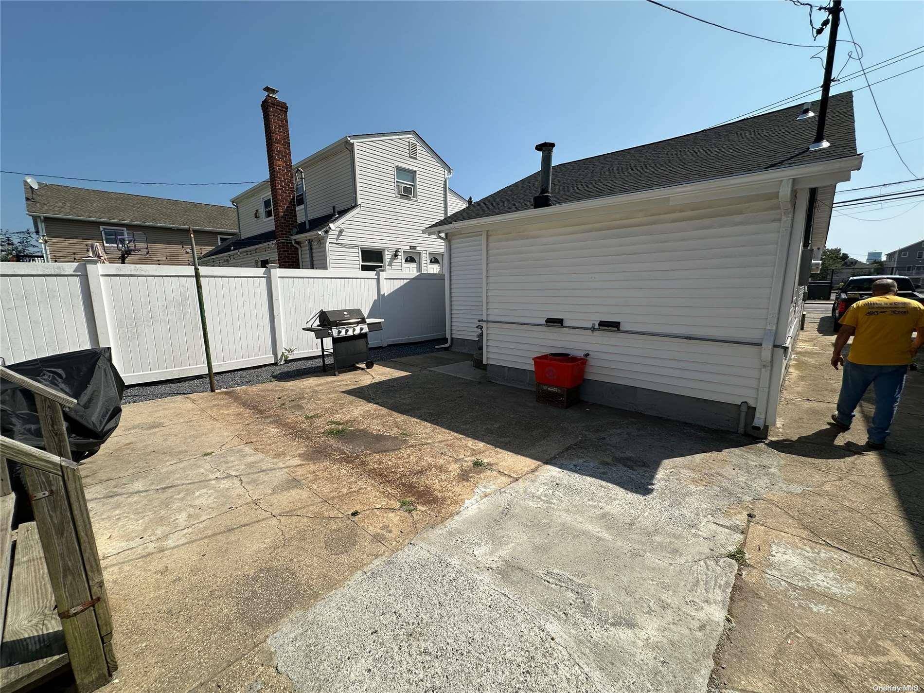 Island Park, NY 11558,52 Warwick RD