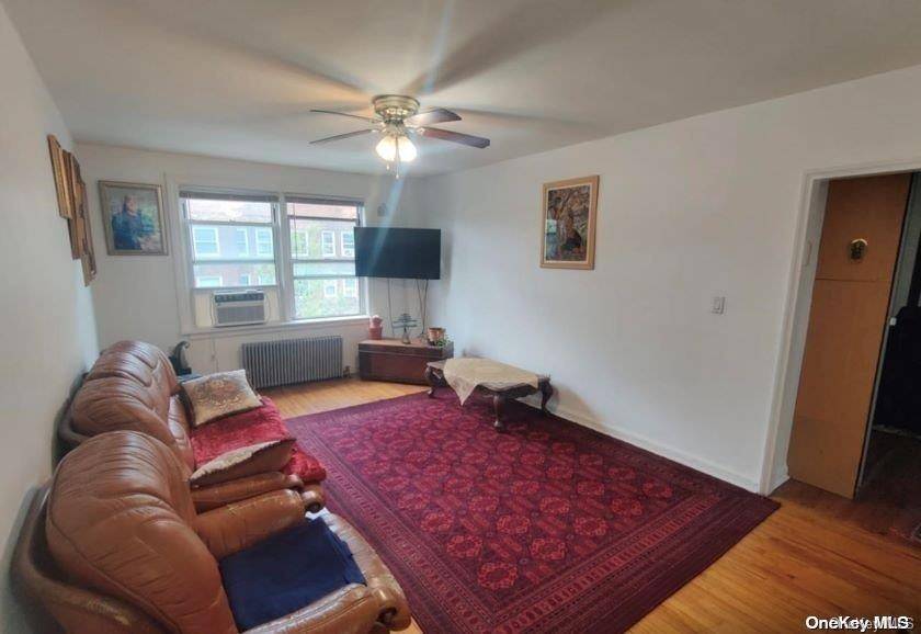 Kew Garden Hills, NY 11367,141-24 78 Rd #3a