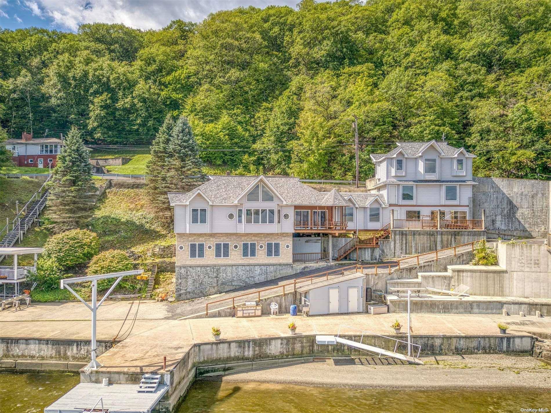 Esopus, NY 12429,105 River RD