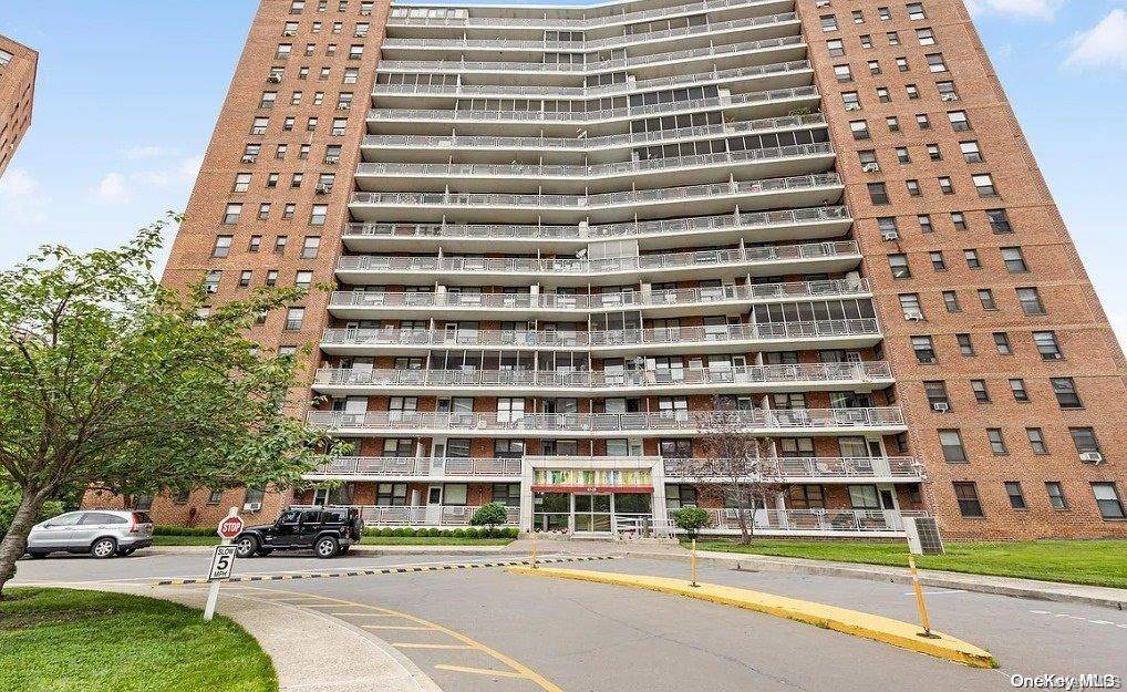 Rego Park, NY 11374,61-25 98th Street #5H