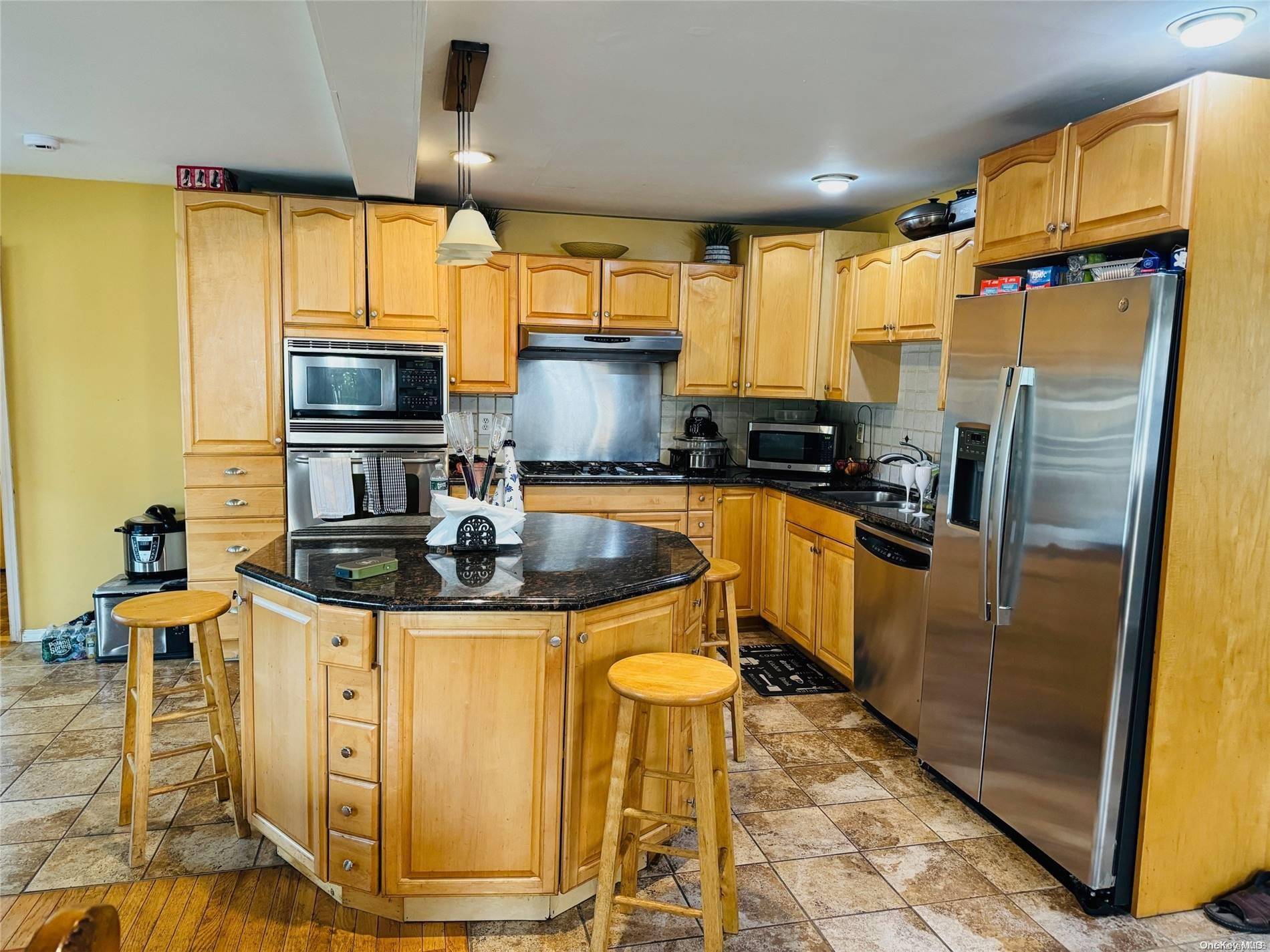 Lindenhurst, NY 11757,14 Bedell ST