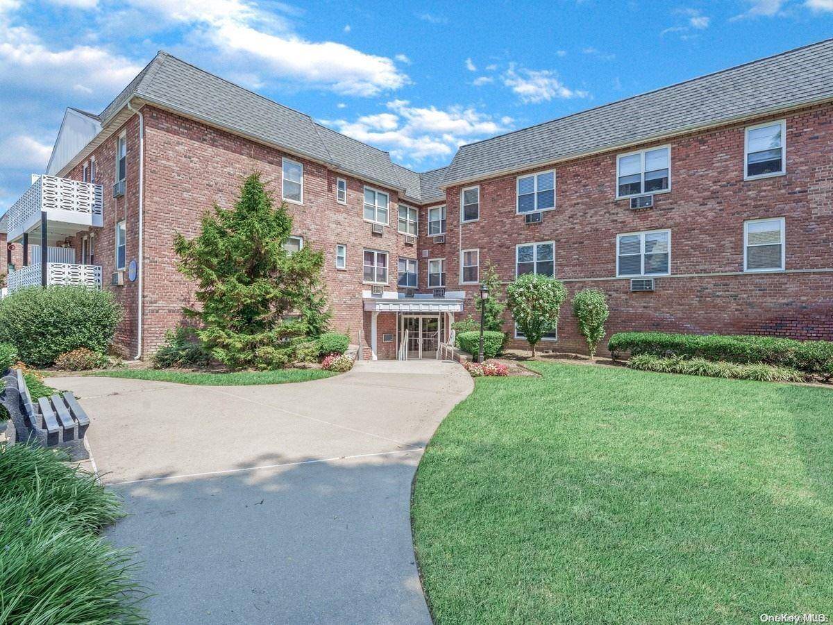 Lynbrook, NY 11563,2 Fowler Avenue #225