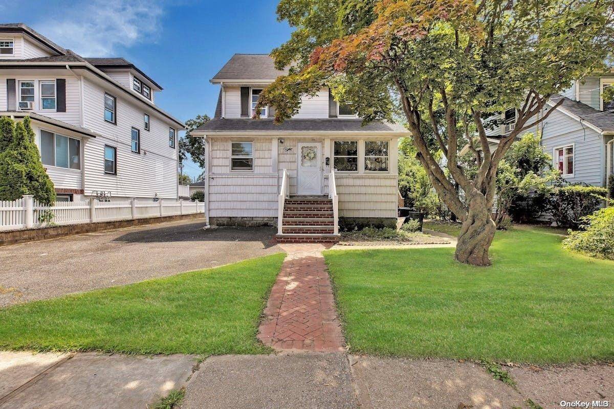 Lynbrook, NY 11563,8 Leach ST