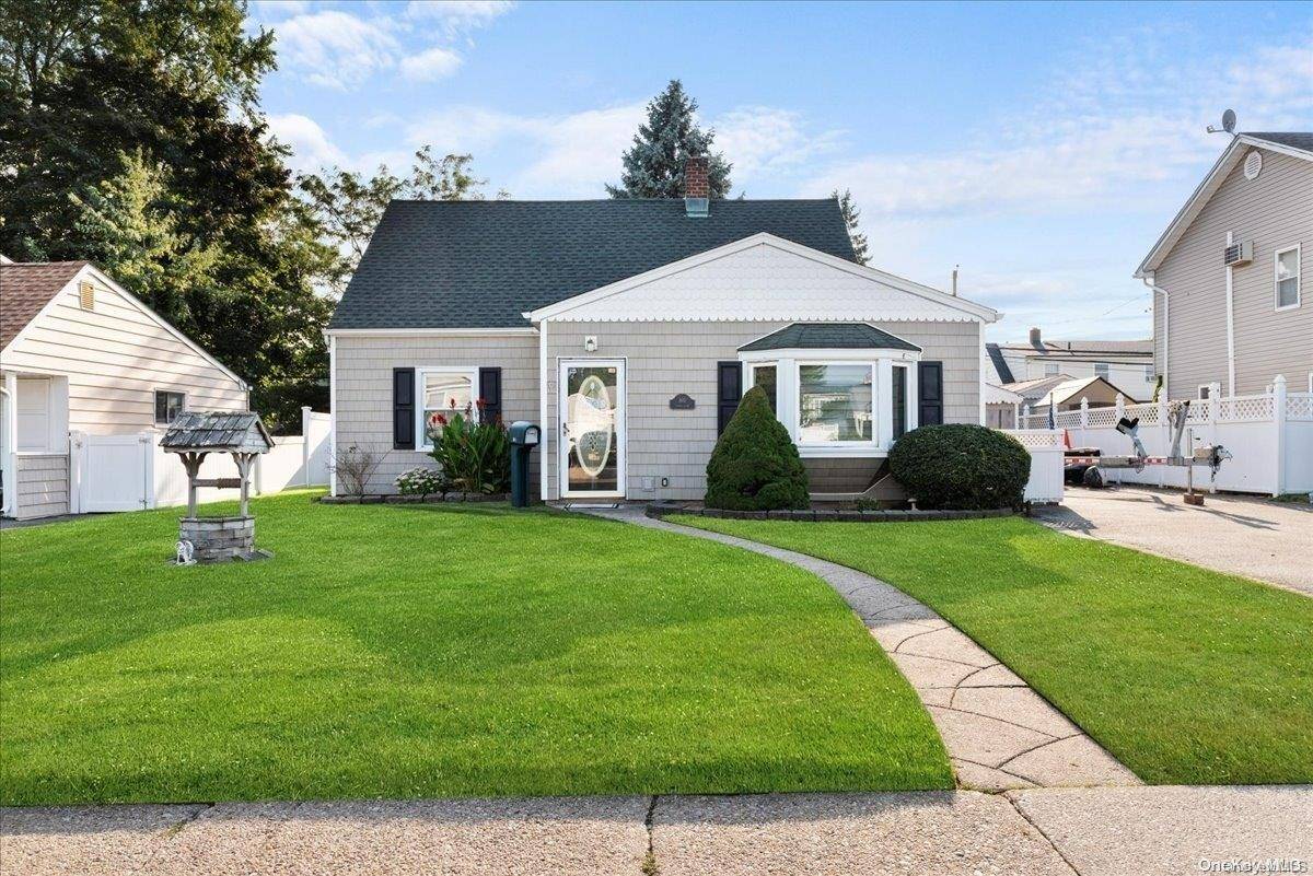 Levittown, NY 11756,160 Saddle LN