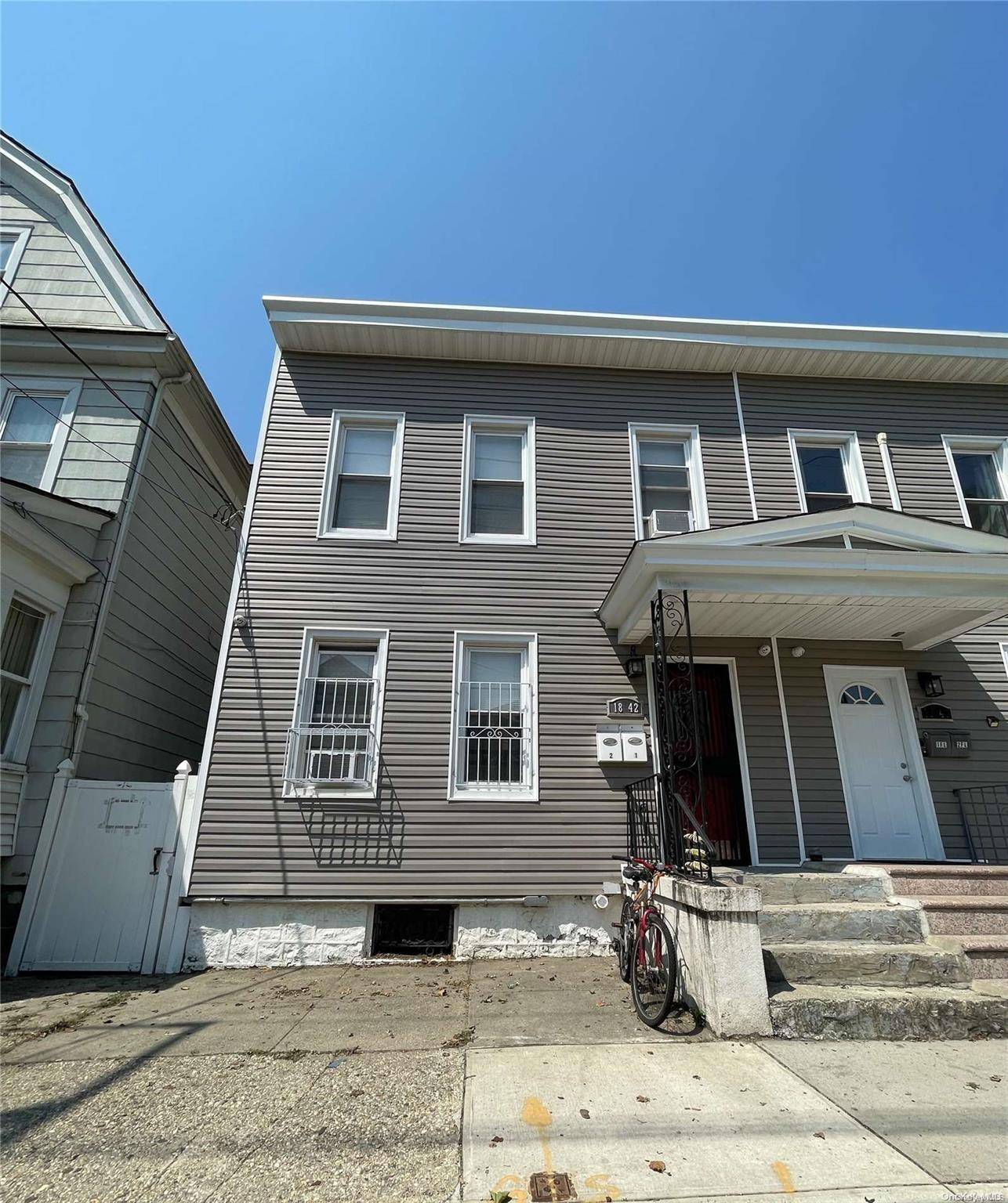 College Point, NY 11356,18-42 120th ST