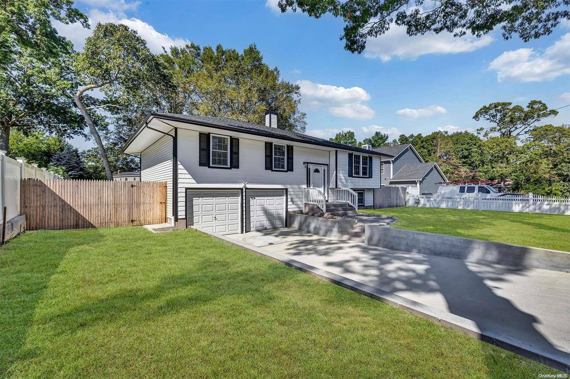 Ronkonkoma, NY 11779,766 Hawkins AVE