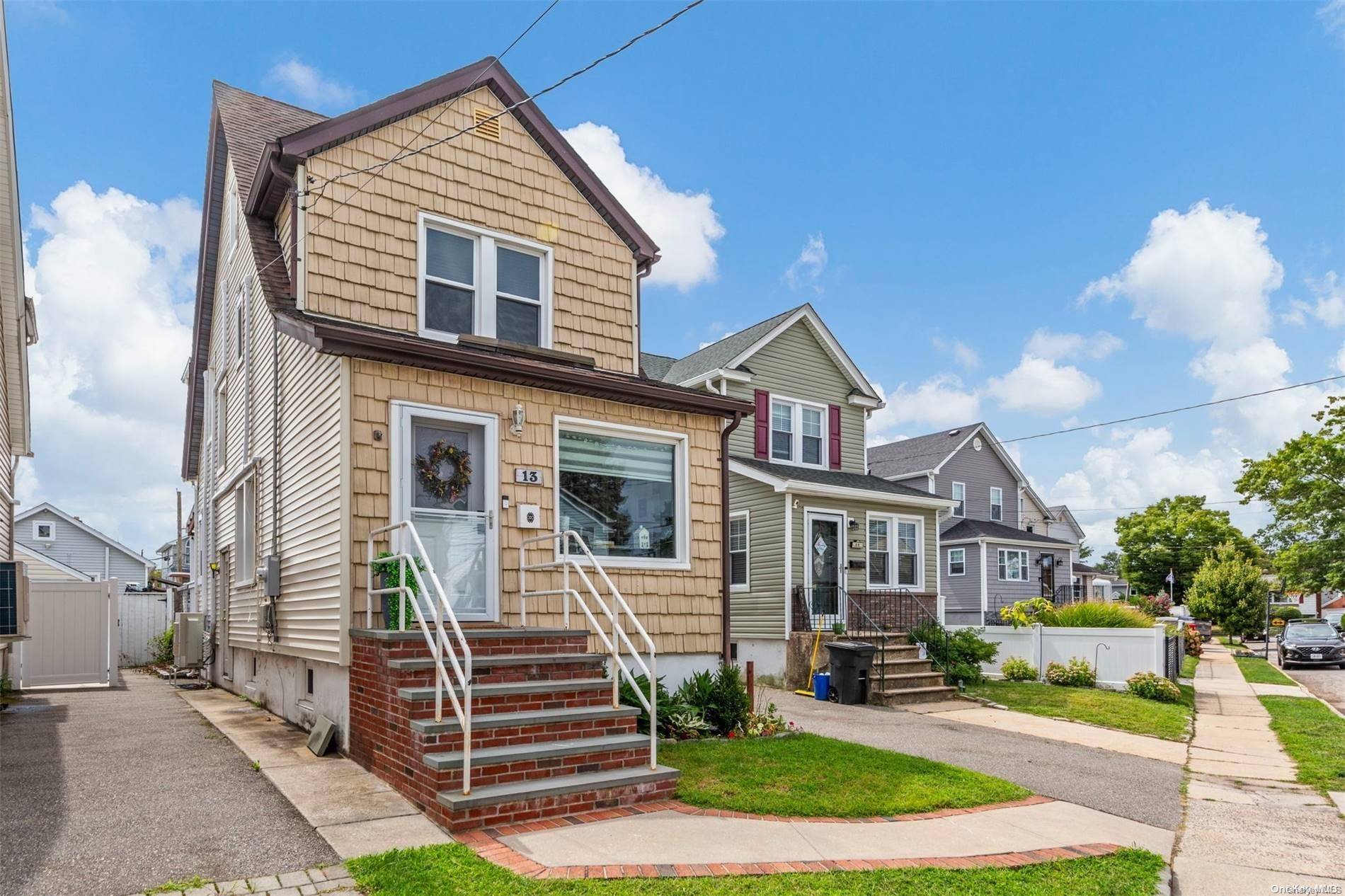 East Rockaway, NY 11518,13 Smith ST