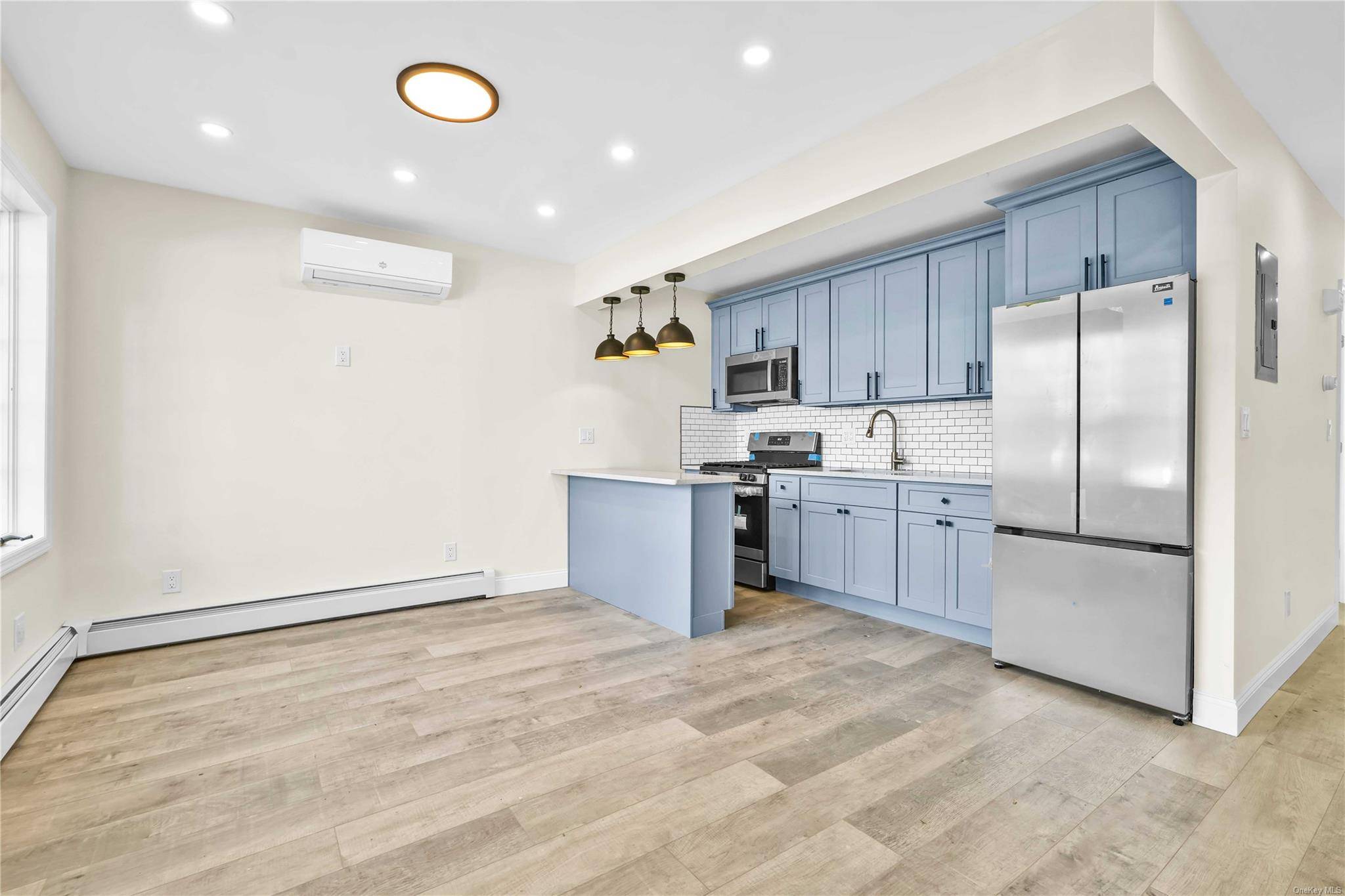 Middle Village, NY 11379,62-48 70th ST