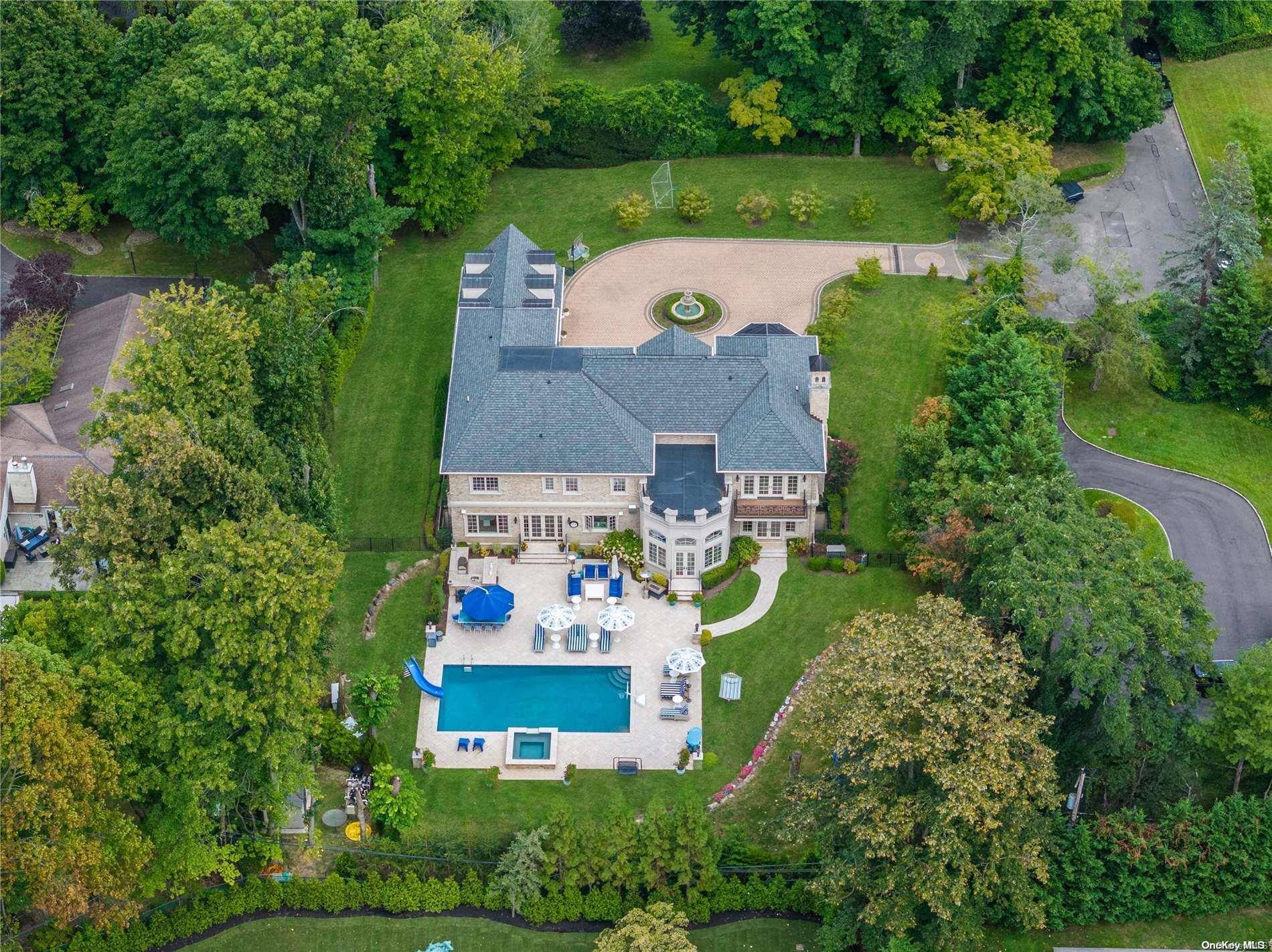 Great Neck, NY 11024,449 E Shore RD