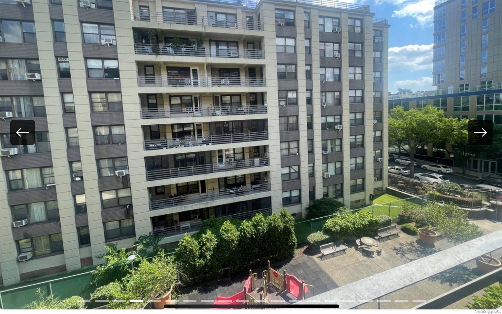 Rego Park, NY 11374,98-10 64th AVE #5E