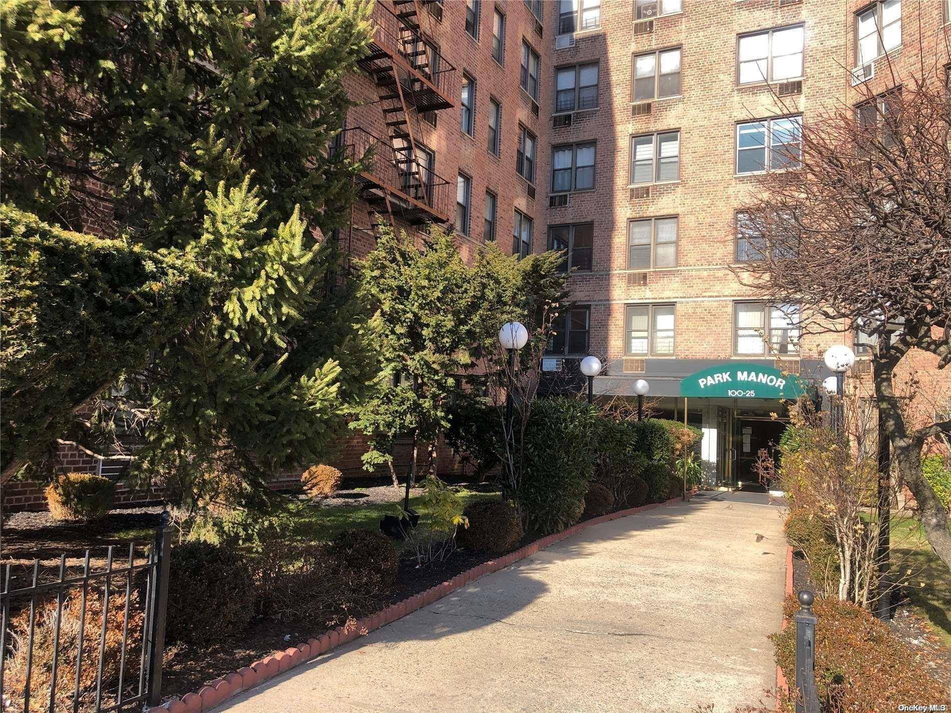 Forest Hills, NY 11375,100-25 Queens BLVD #3L