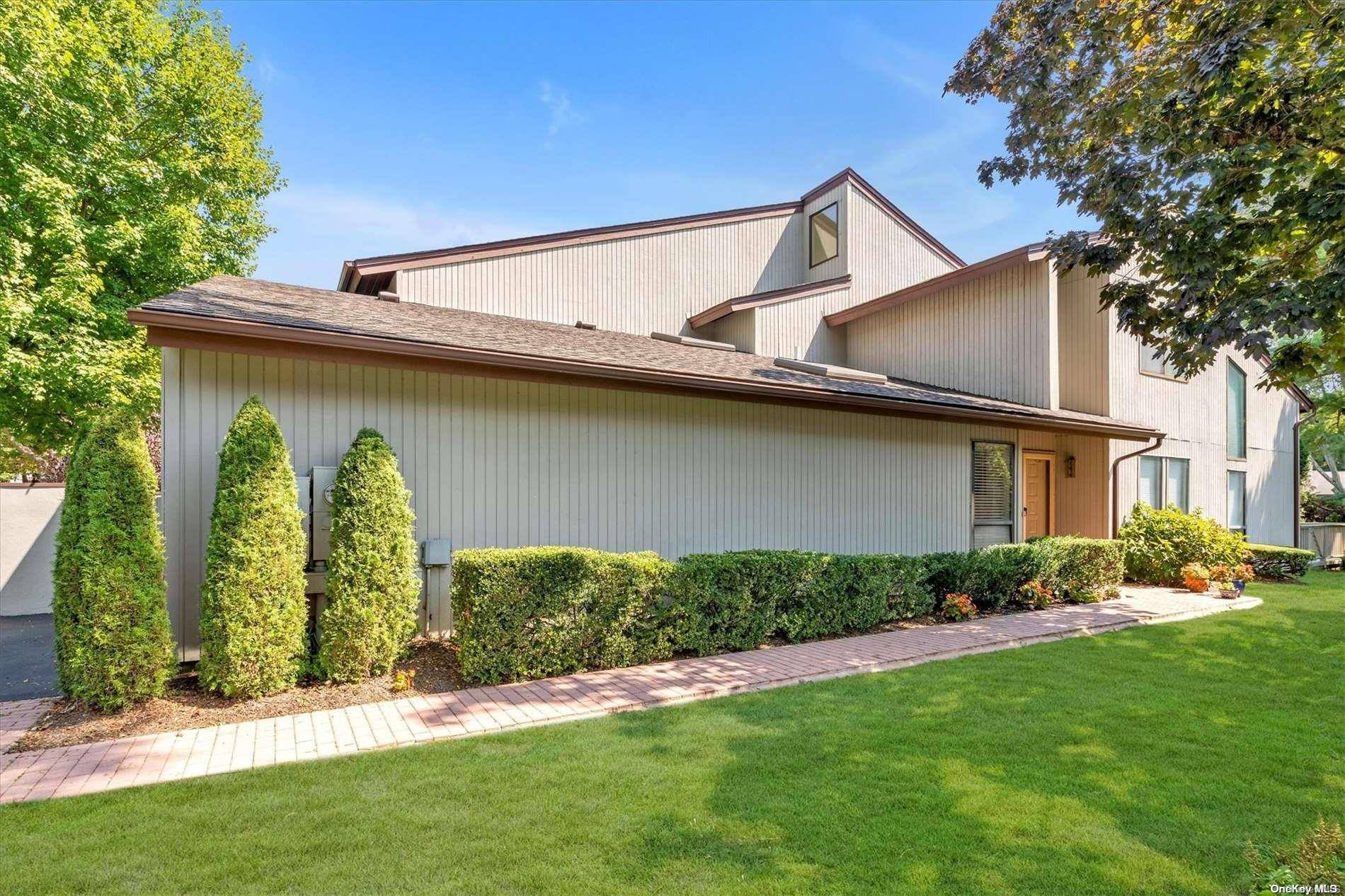 Jericho, NY 11753,32 Club DR #32