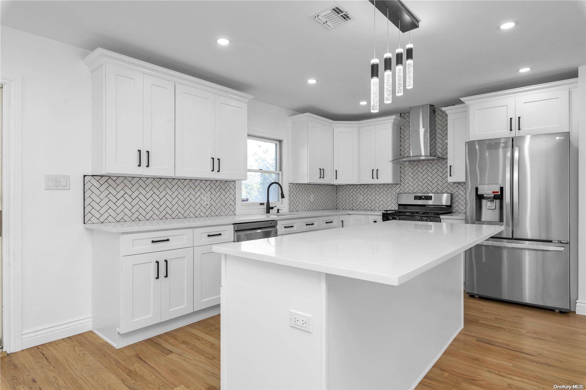 Plainview, NY 11803,101 Grohmans LN
