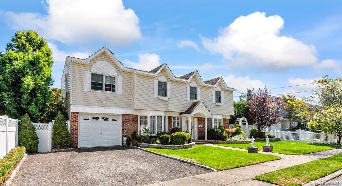 Bethpage, NY 11714,60 Cedar AVE