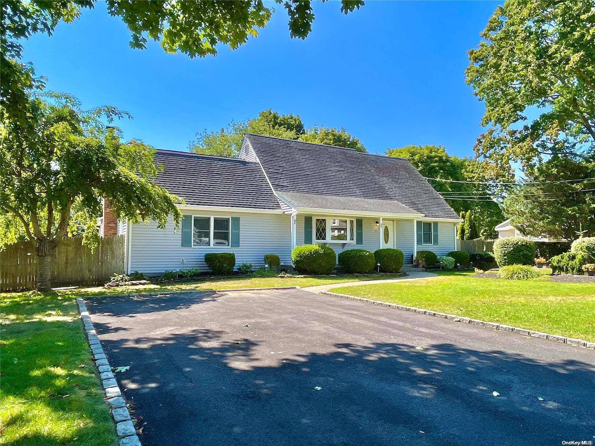 Bellport, NY 11713,33 Association RD