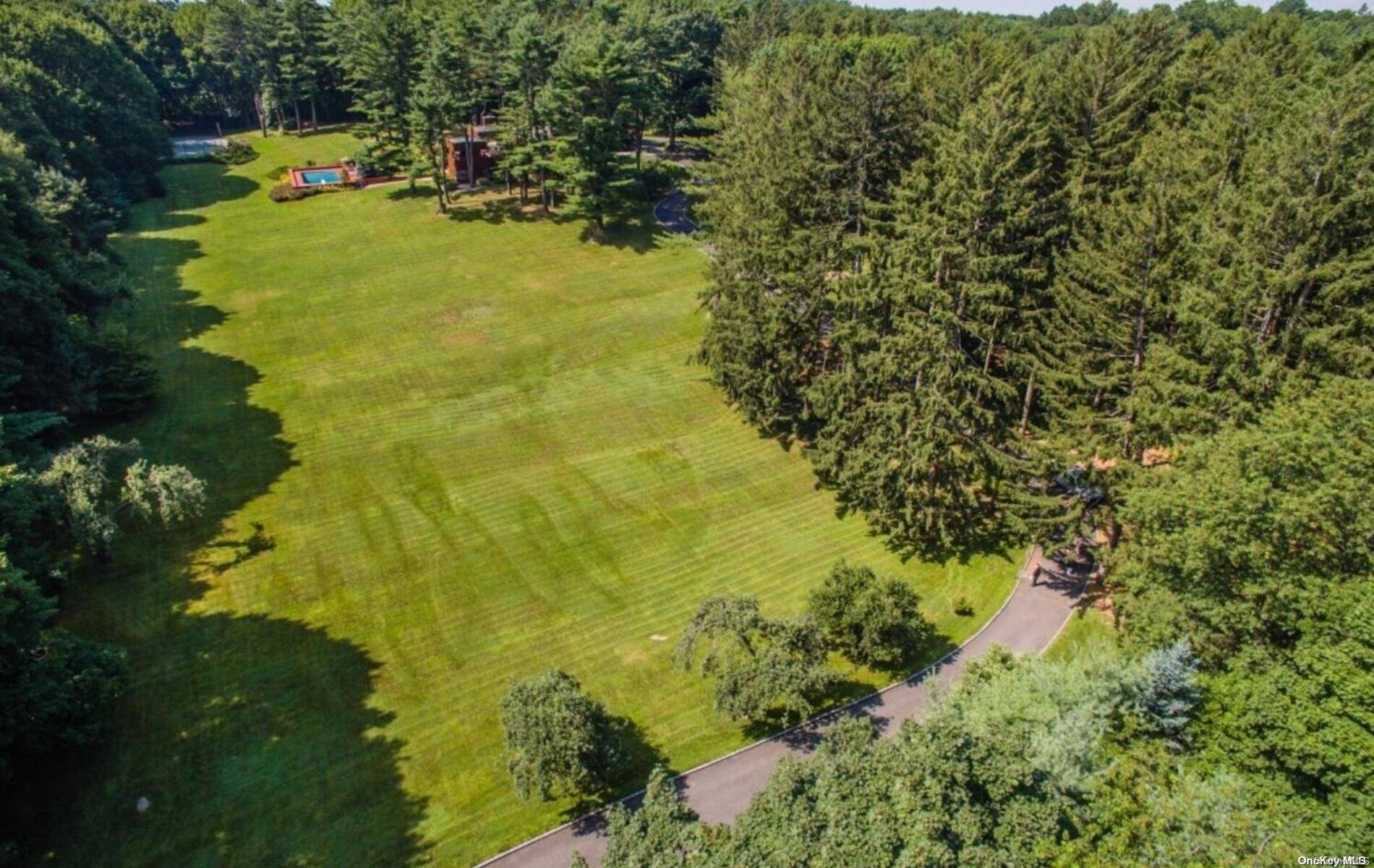 Lattingtown, NY 11560,253 Lattingtown RD