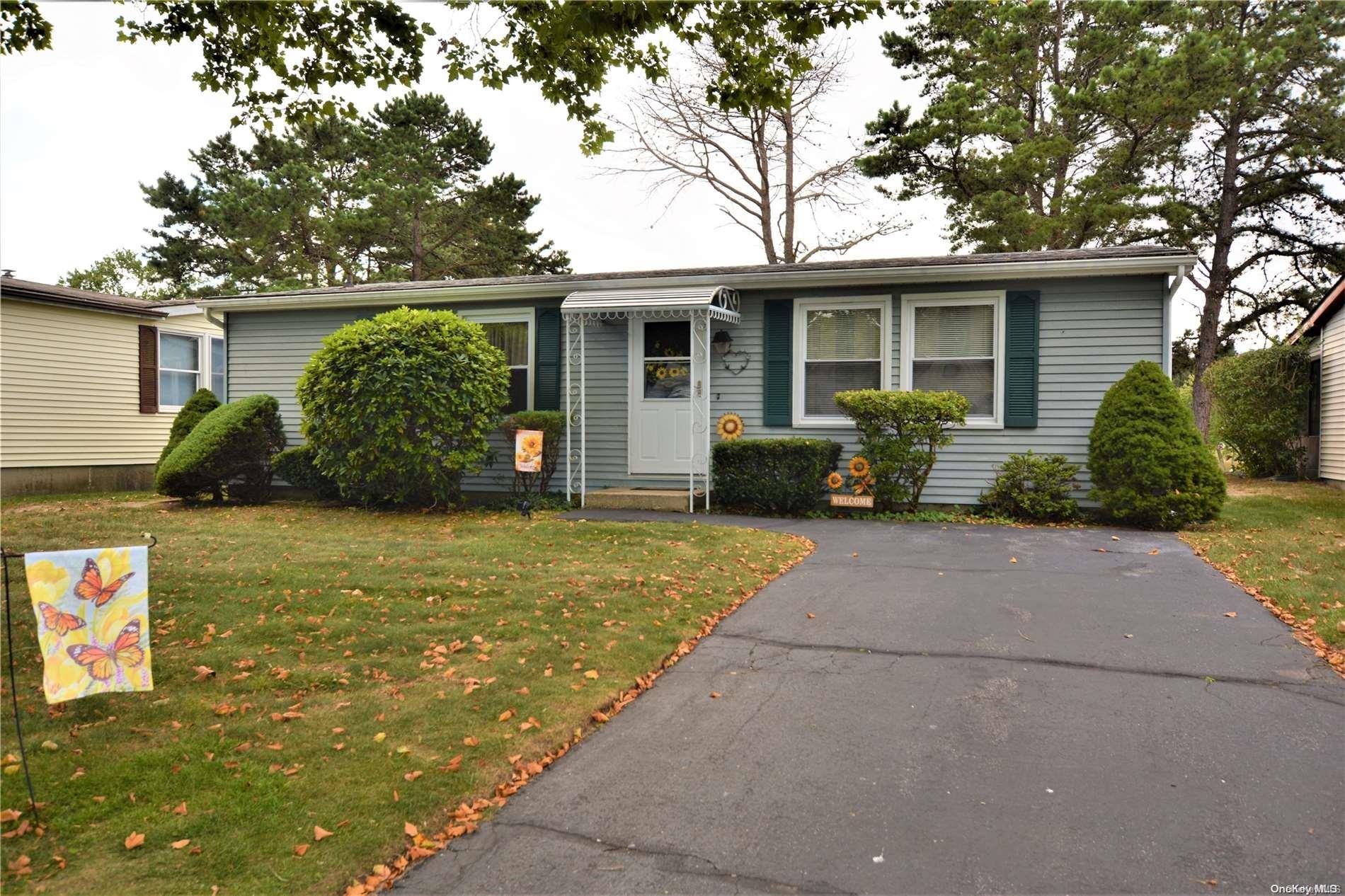 Manorville, NY 11949,22 Limetree DR #22