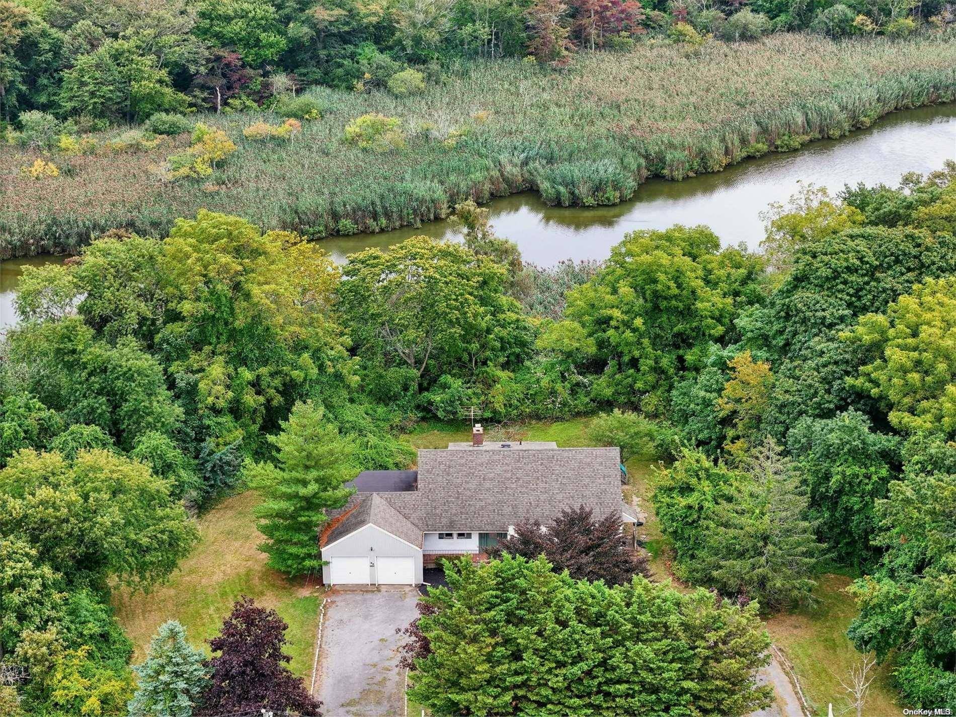 Blue Point, NY 11715,98 Middle RD