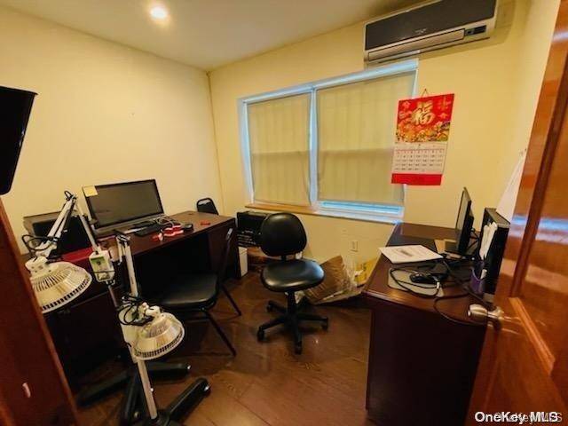 Flushing, NY 11354,38-38 147th ST