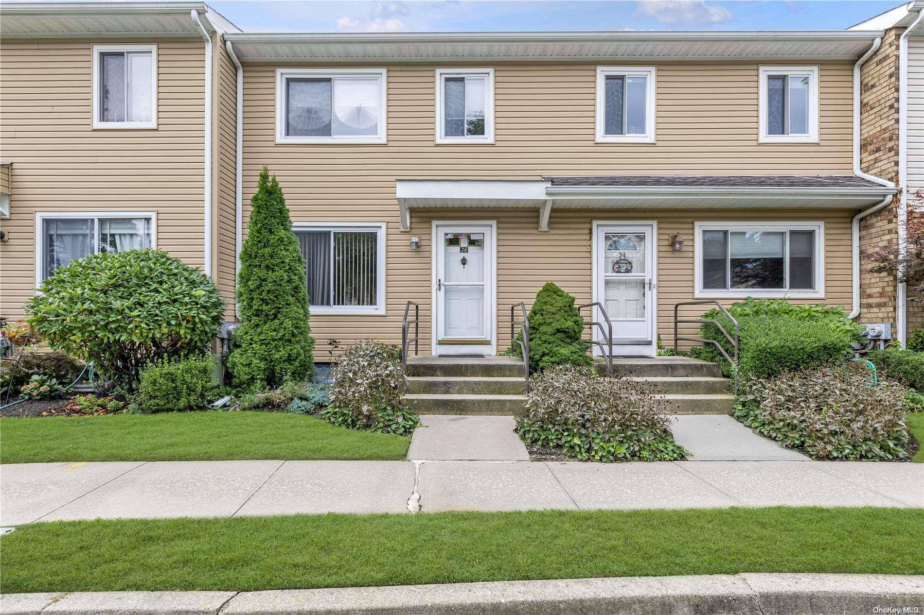 Massapequa Park, NY 11762,36 Town House DR #36