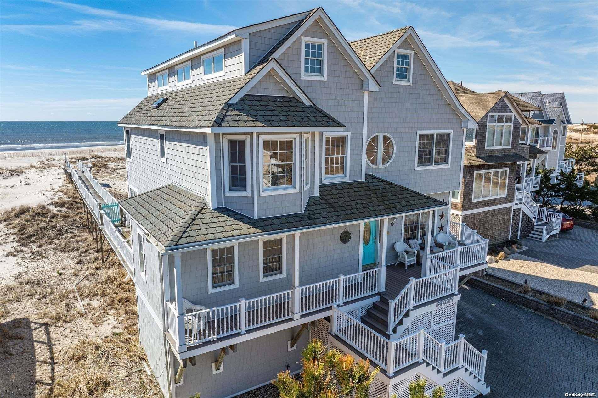 Westhampton Beach, NY 11978,953B Dune RD