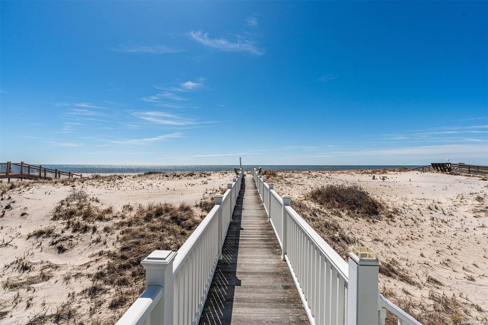 Westhampton Beach, NY 11978,953B Dune RD