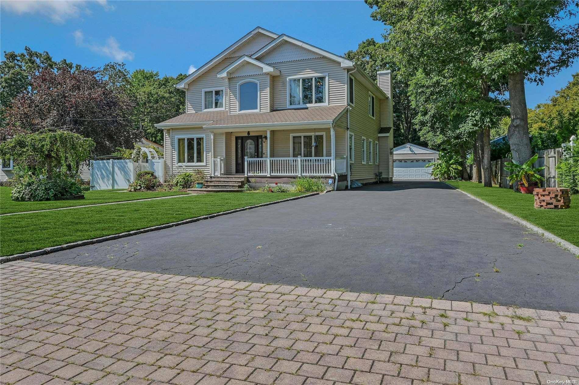 Dix Hills, NY 11746,984 Baldwin PATH