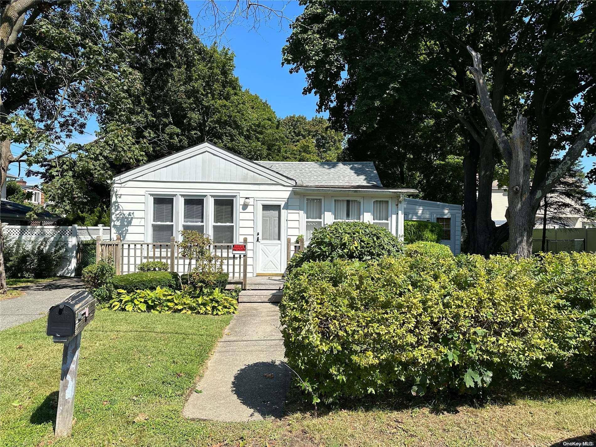 Huntington, NY 11743,9 Montana ST