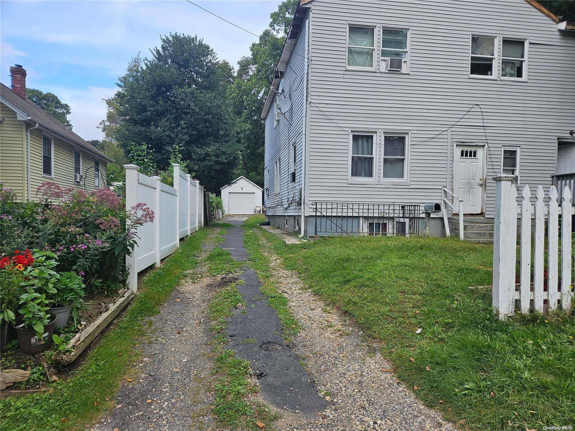 Huntington Station, NY 11746,133 Winding ST