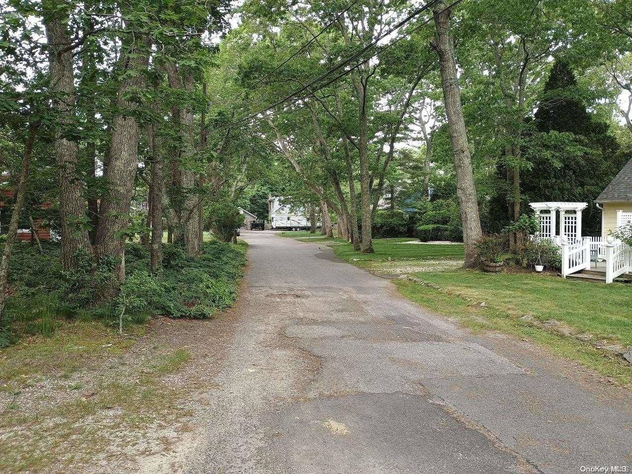 Southampton, NY 11968,14 Trout LN