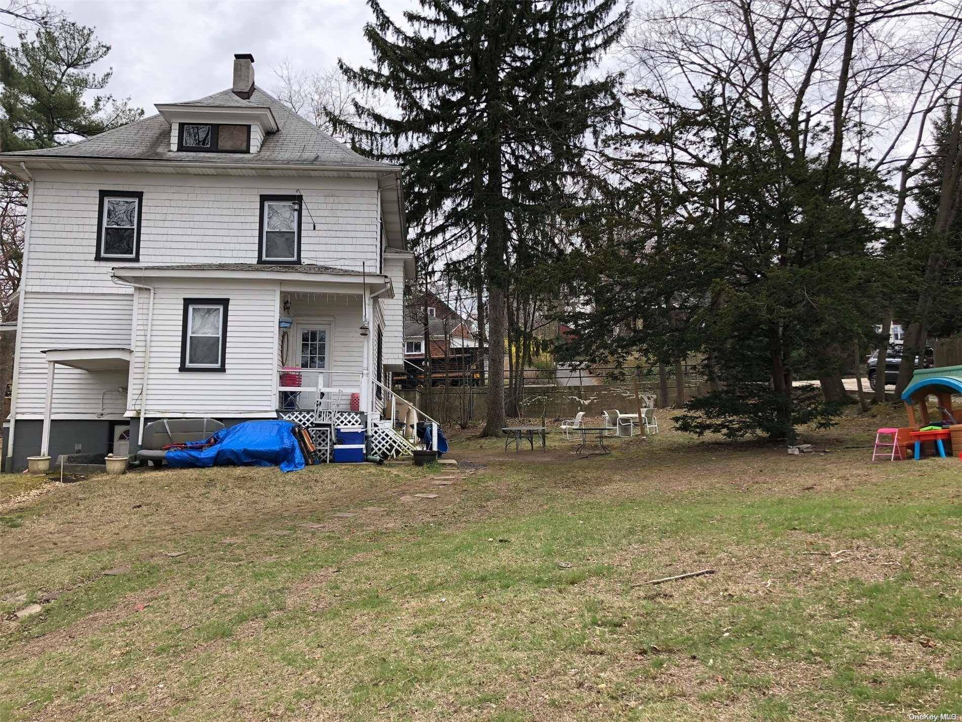 Huntington, NY 11743,17 Crescent DR