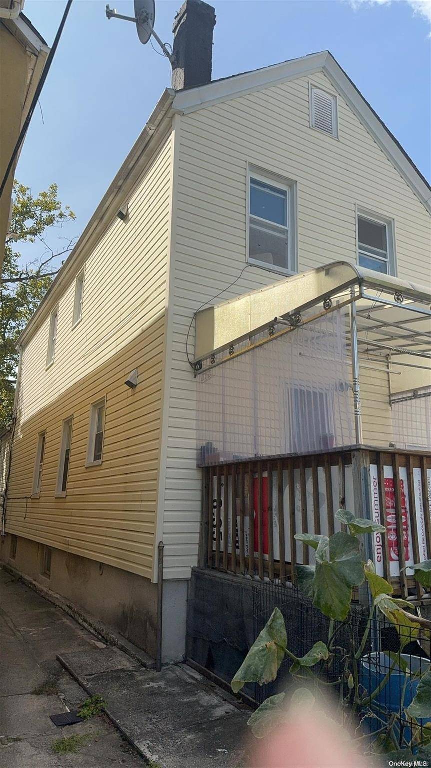 Elmhurst, NY 11373,42-39 77th ST
