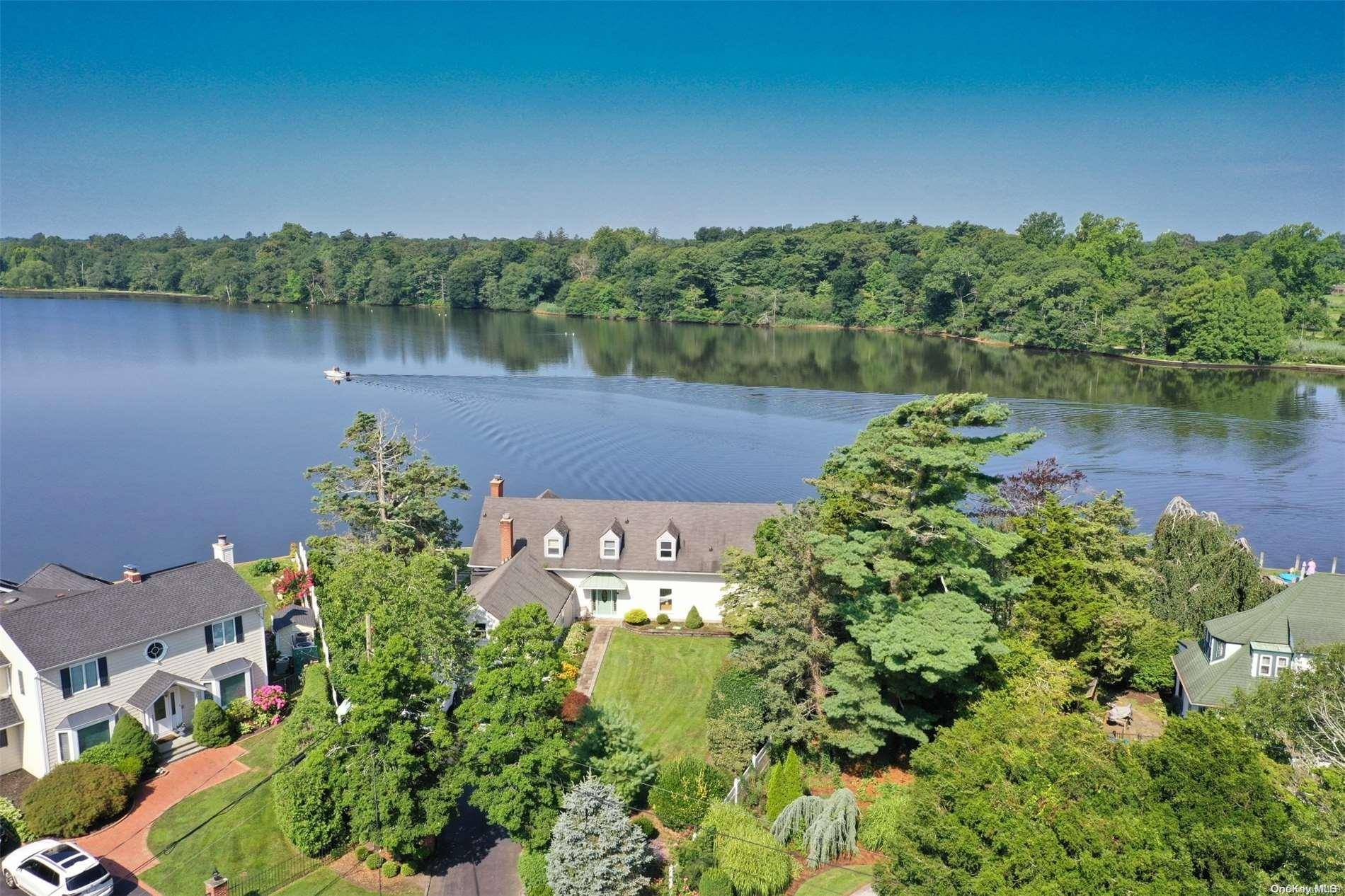 Oakdale, NY 11769,170 Connetquot DR