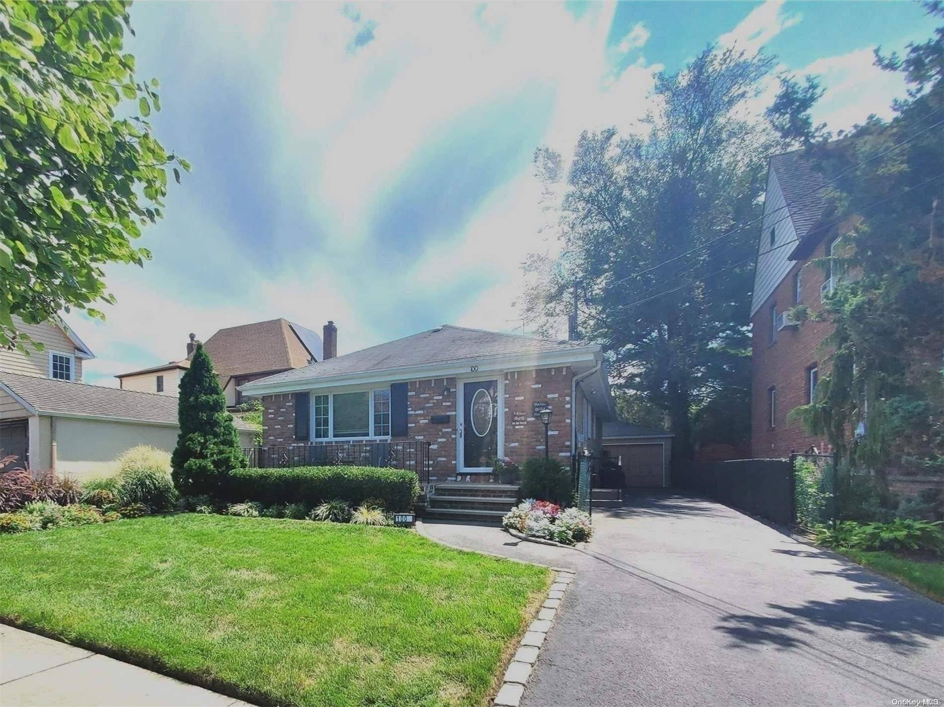 Lynbrook, NY 11563,100 Northumberland