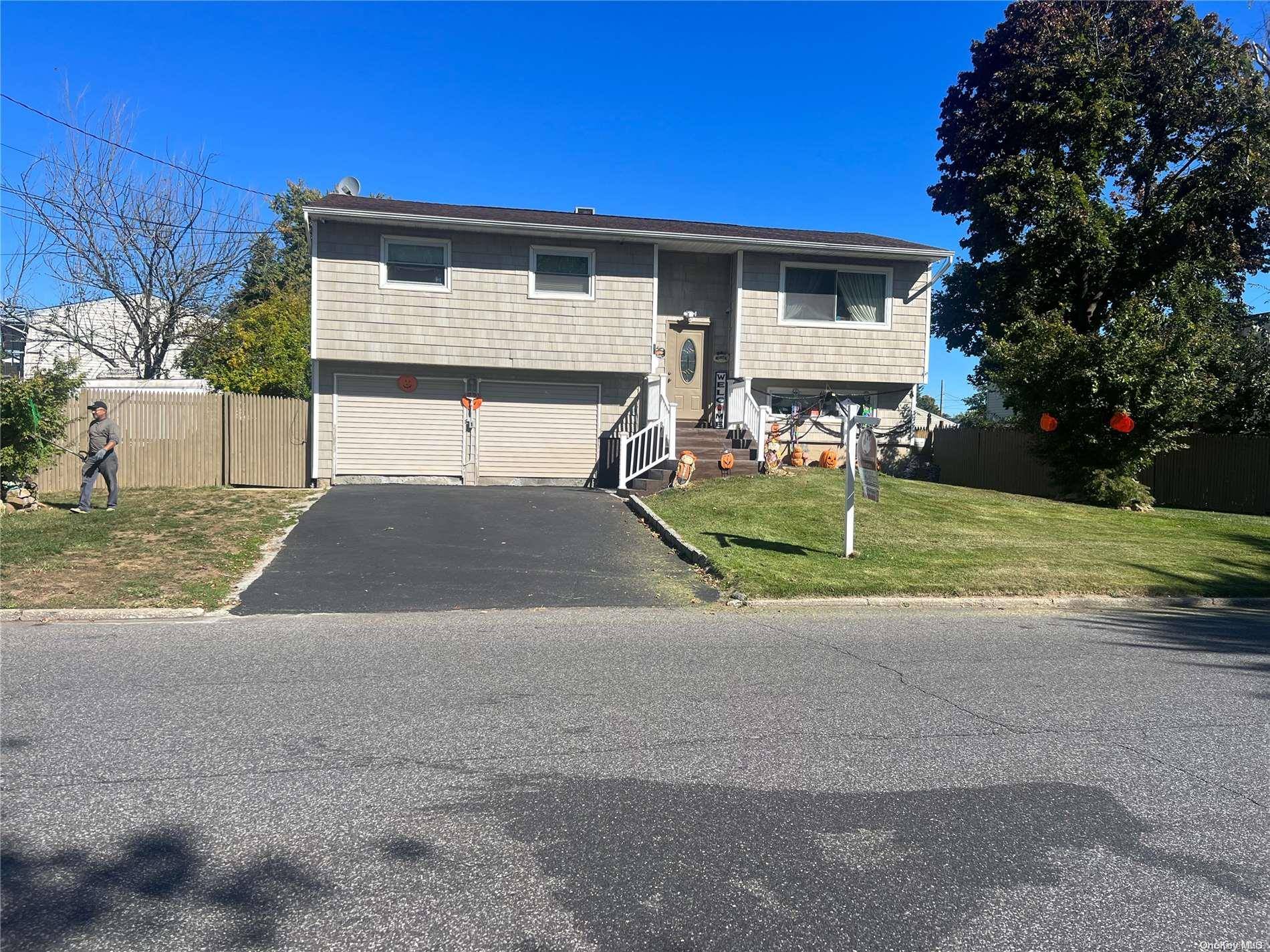 Brentwood, NY 11717,49 Pelham DR