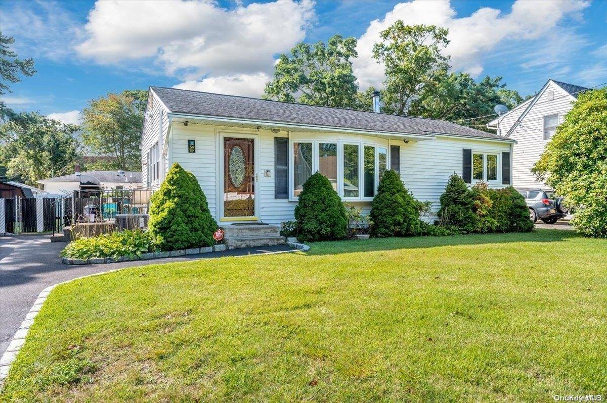 Shirley, NY 11967,54 Chanel DR