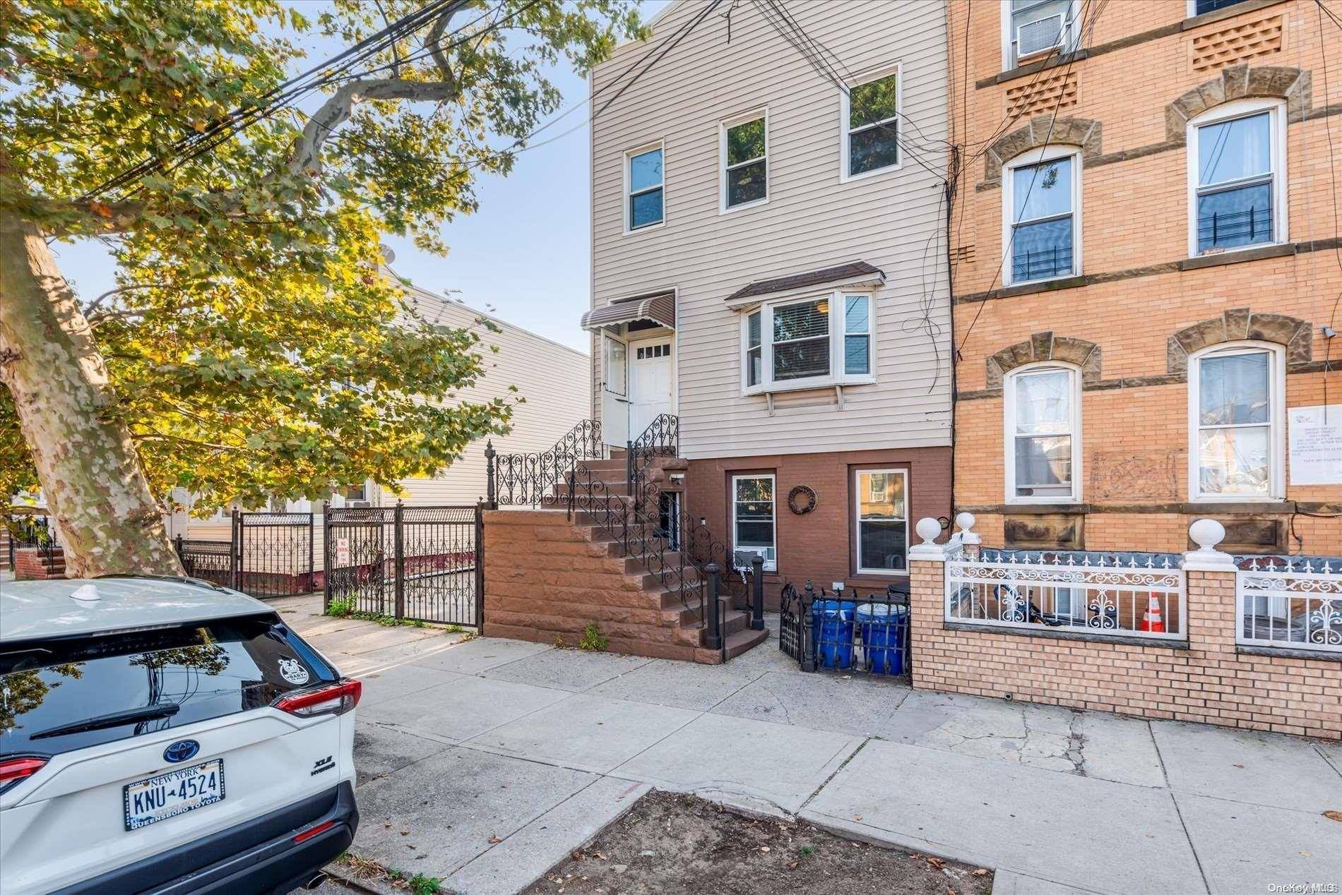 Glendale, NY 11385,74-06 64th LN