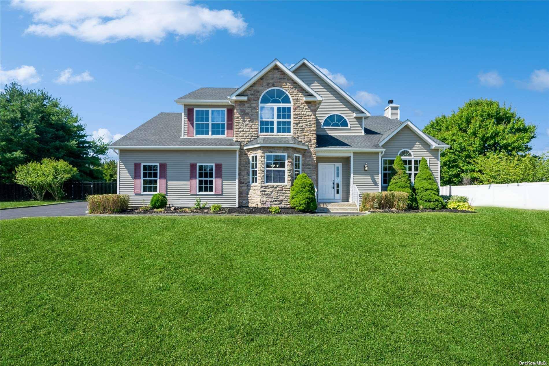 Shoreham, NY 11786,2 Claremont DR