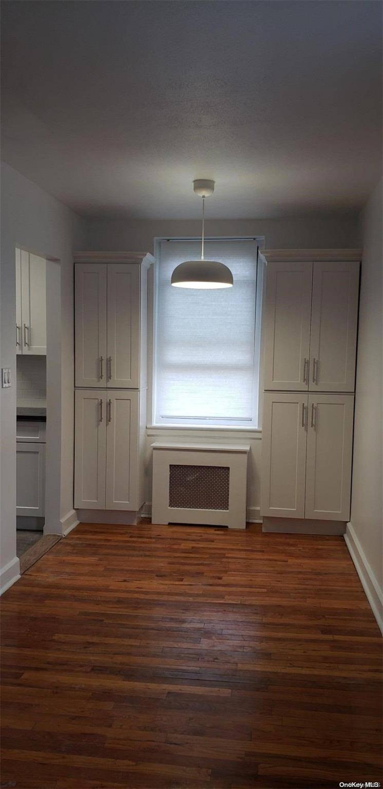Flushing, NY 11358,37-15 195 Street #184
