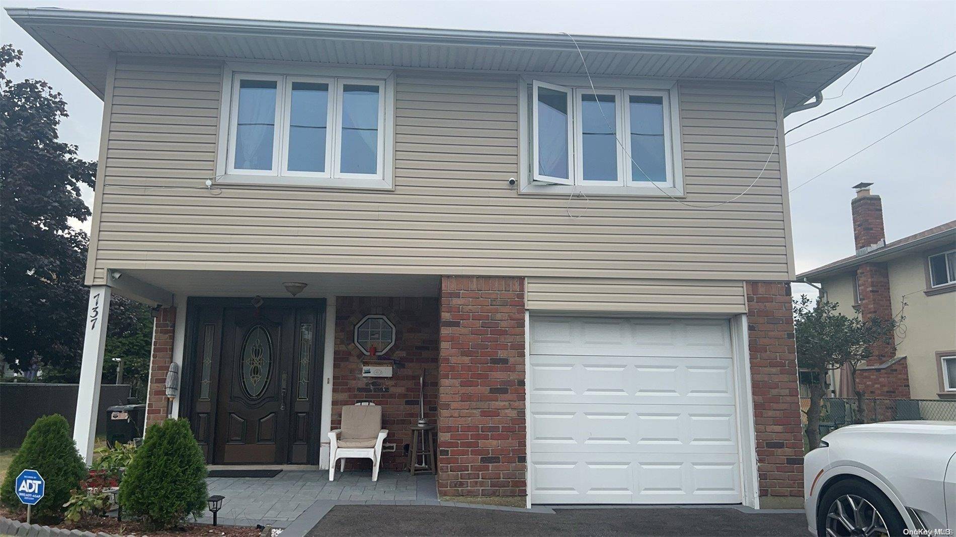 Lindenhurst, NY 11757,737 Shore WALK