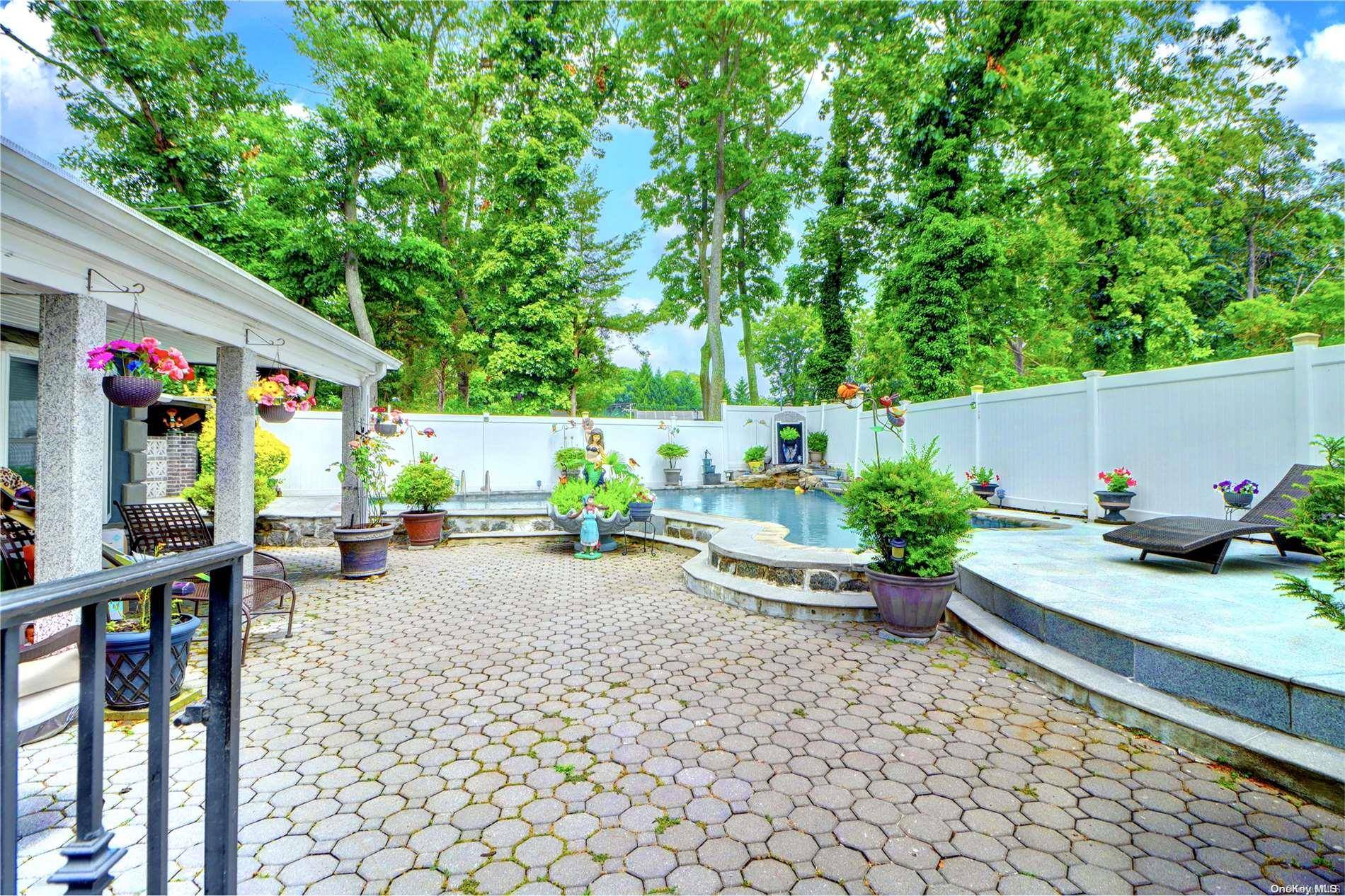 Syosset, NY 11791,338 Cold Spring RD