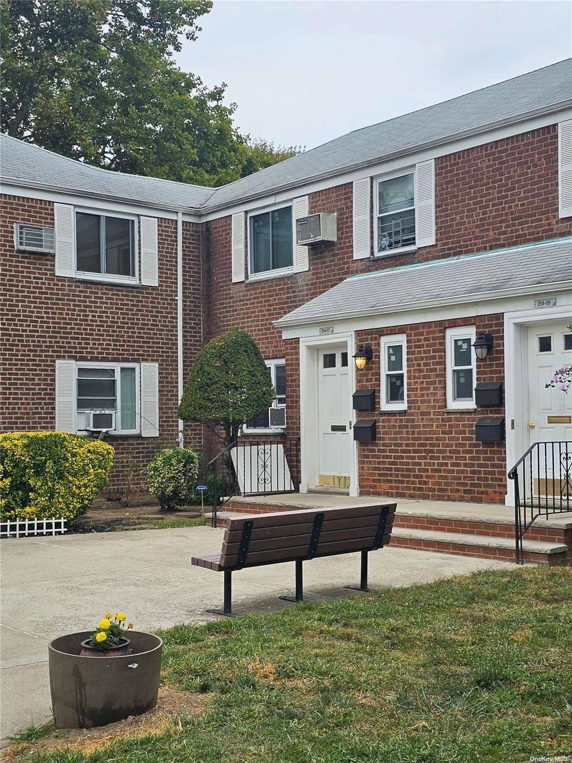 Glen Oaks, NY 11004,254-57 75th AVE #G-1