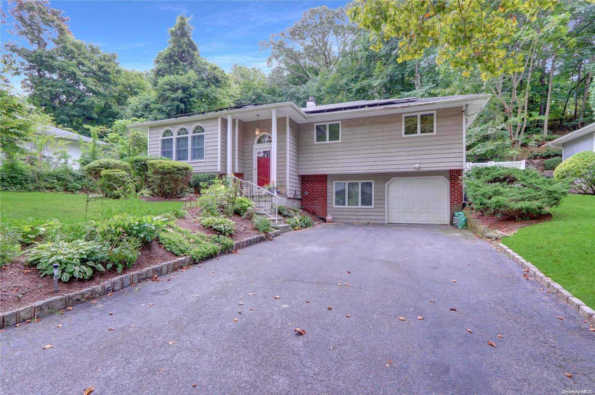 Huntington, NY 11743,57 Cliftwood DR