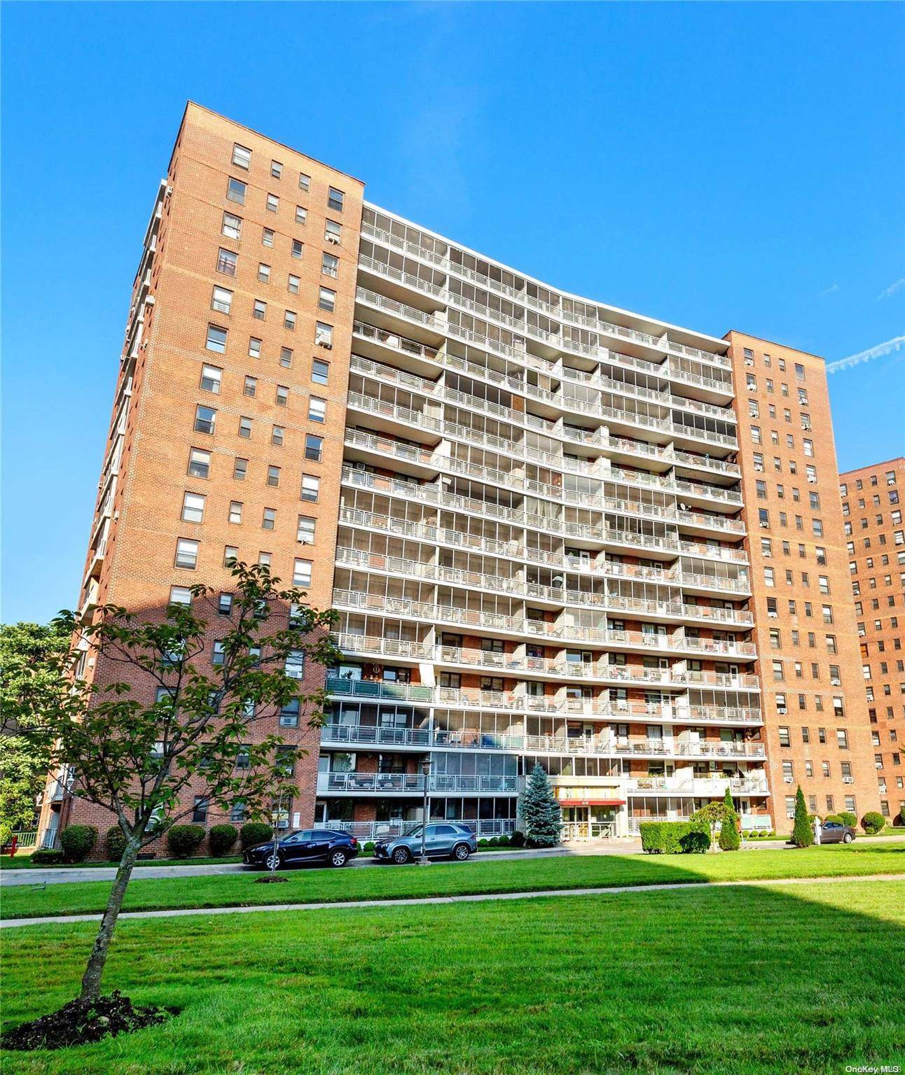 Rego Park, NY 11374,61-35 98th Street #15E