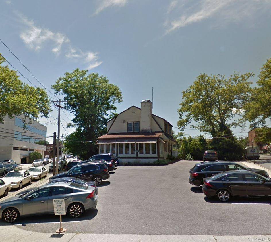 Manhasset, NY 11030,42 Orchard ST