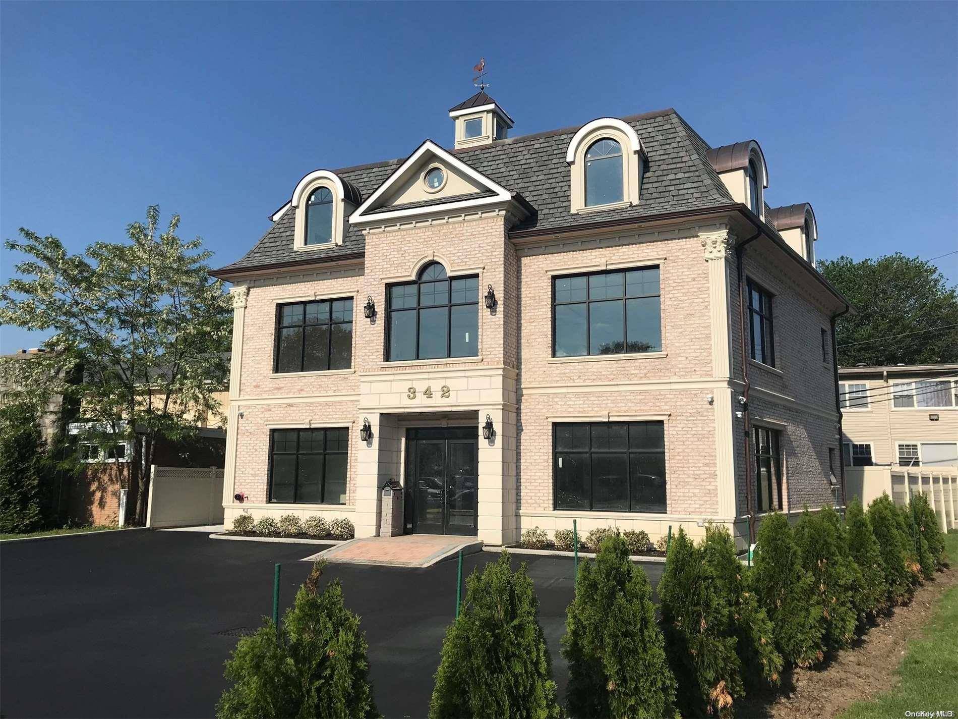 Westbury, NY 11590,342 Post AVE