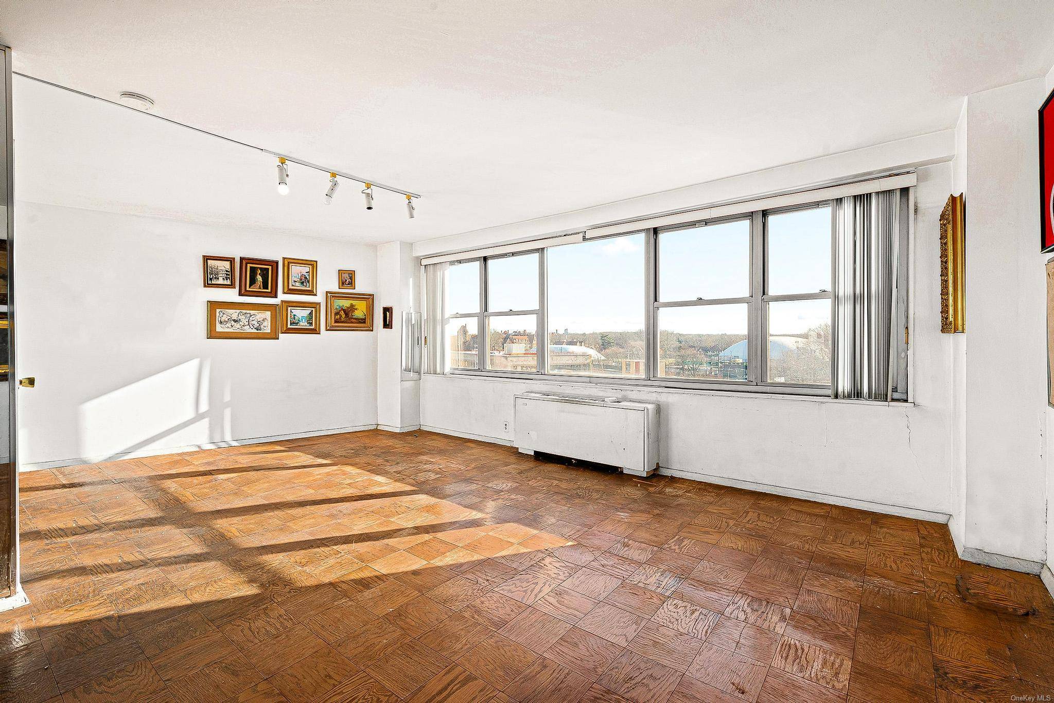 Forest Hills, NY 11375,70-25 Yellowstone BLVD #7S