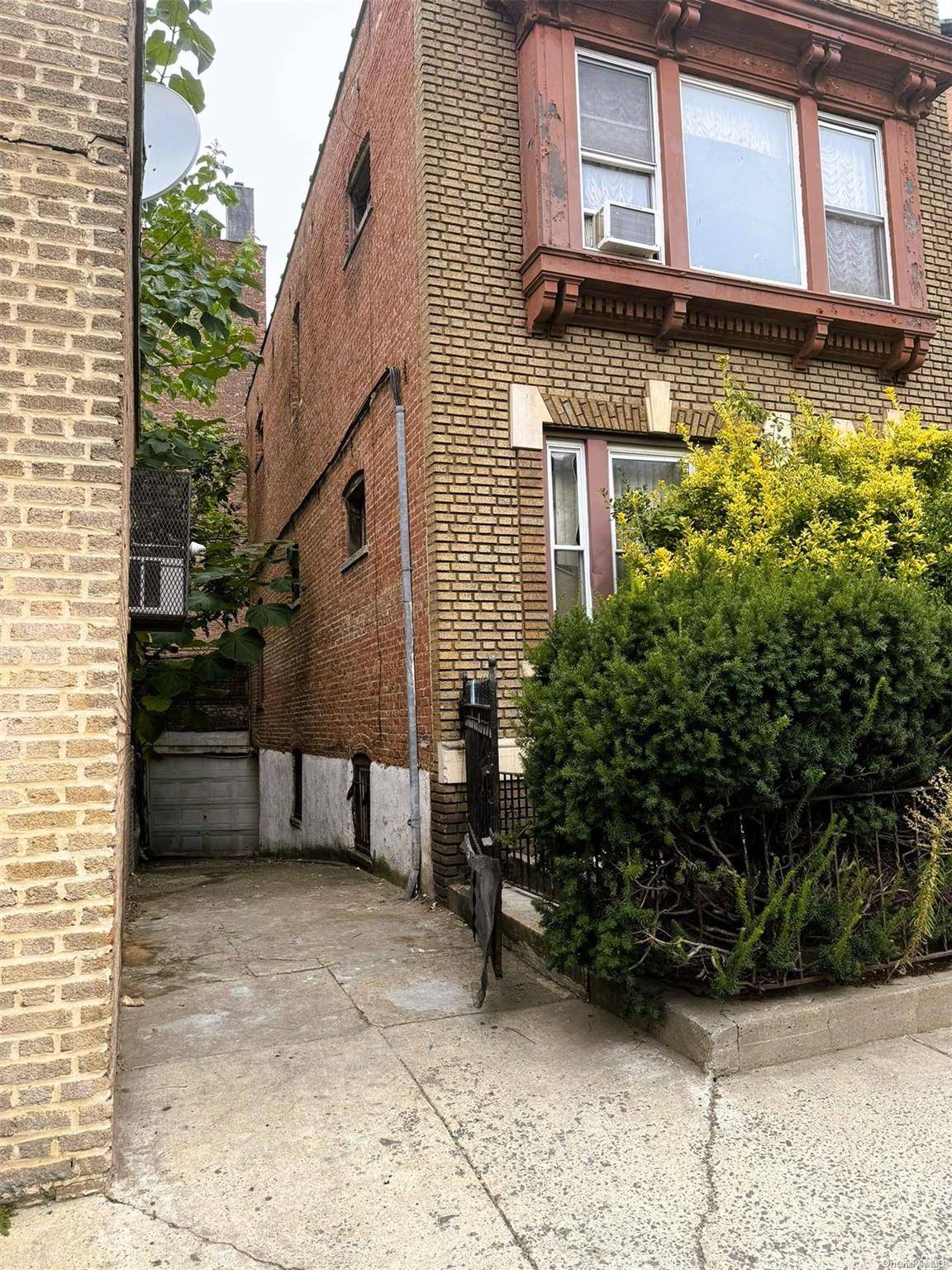 Brooklyn, NY 11213,965 Lincoln PL